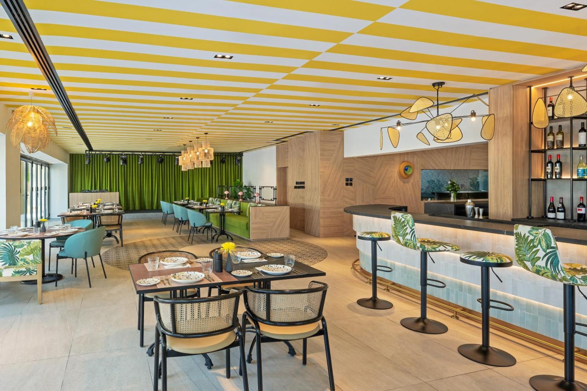 Barcelo Al Jaddaf, Dubai Hotel Exterior photo Interior of the restaurant